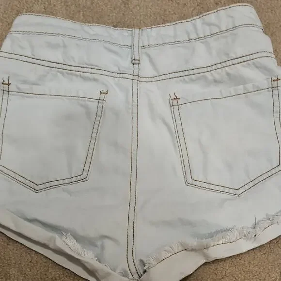 The Kript Embroidered Denim Shorts – Floral Cut-Out, Small - Picture 4 of 6